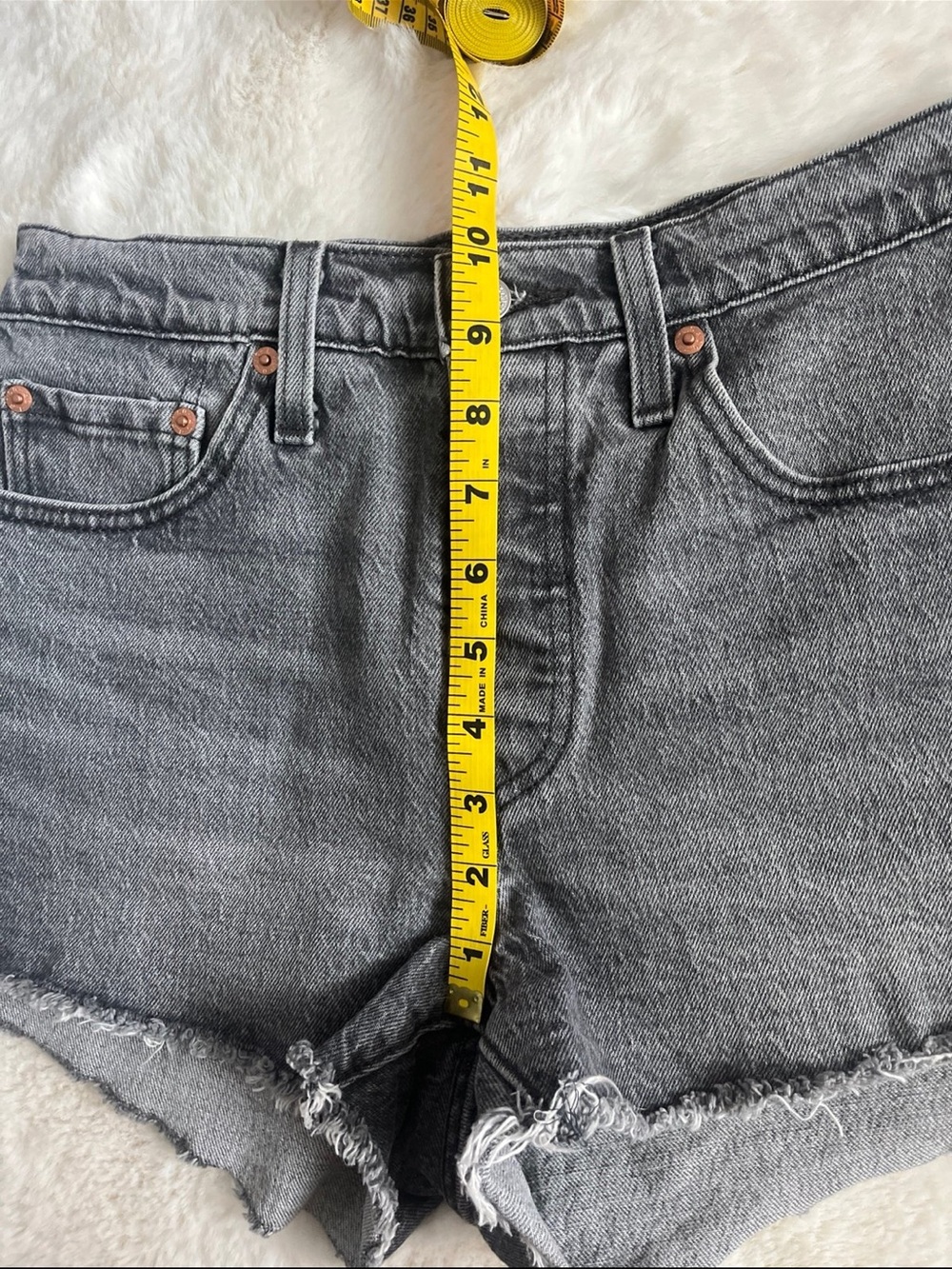 Levi’s 501 Original Shorts in Faded Black, size 25 - Picture 9 of 10